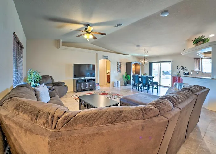 Bright Havasu With New Backyard Oasis!