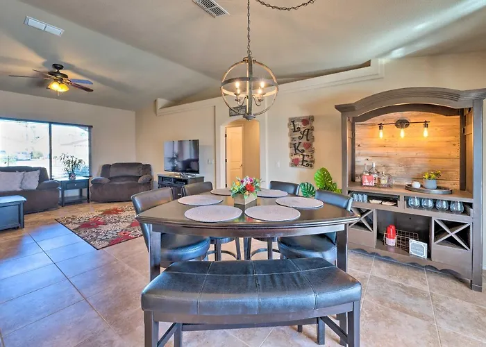 Bright Havasu With New Backyard Oasis!