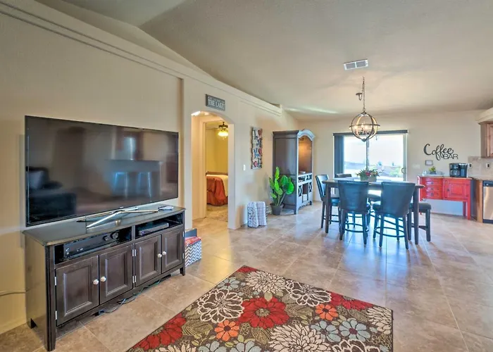 Bright Havasu With New Backyard Oasis! Holiday home Lake Havasu City