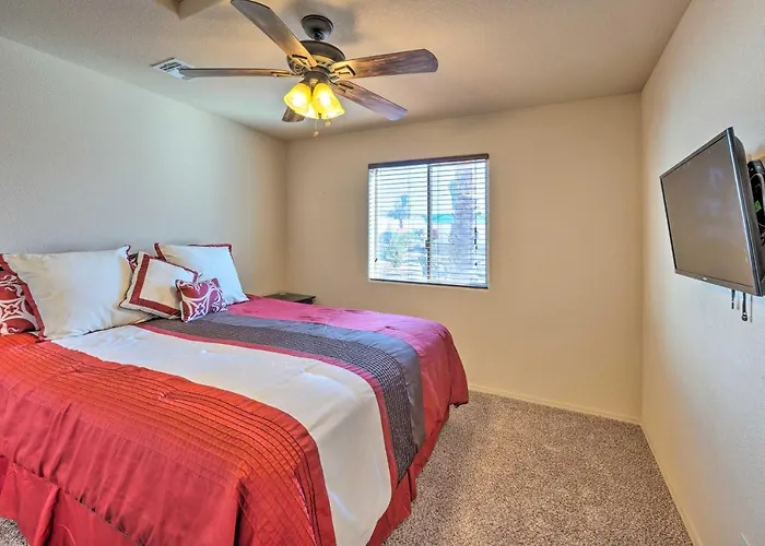 Bright Havasu With New Backyard Oasis! Holiday home *