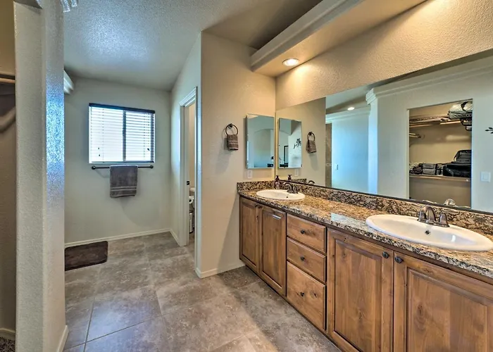 Holiday home Bright Havasu With New Backyard Oasis!