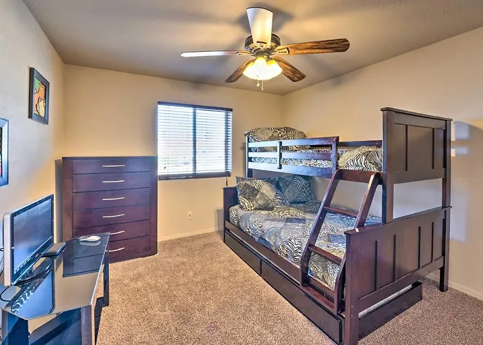Bright Havasu With New Backyard Oasis! Holiday home *
