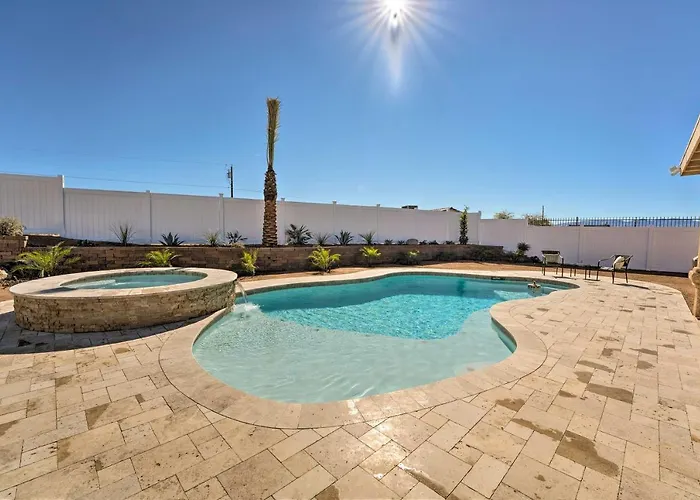 Bright Havasu With New Backyard Oasis! Holiday home *